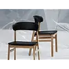 Normann Copenhagen Herit chair avec assise en plastique et pieds en chêne Normann Copenhagen Herit chair avec assise en plastique et pieds en chêne