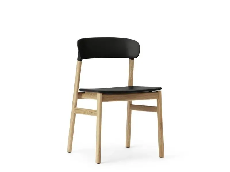 Herit chair met kunststof zitvlak en eikenhouten poten