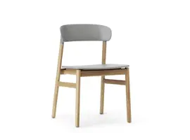 Herit chair met kunststof zitvlak en eikenhouten poten