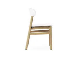 Herit chair met kunststof zitvlak en eikenhouten poten