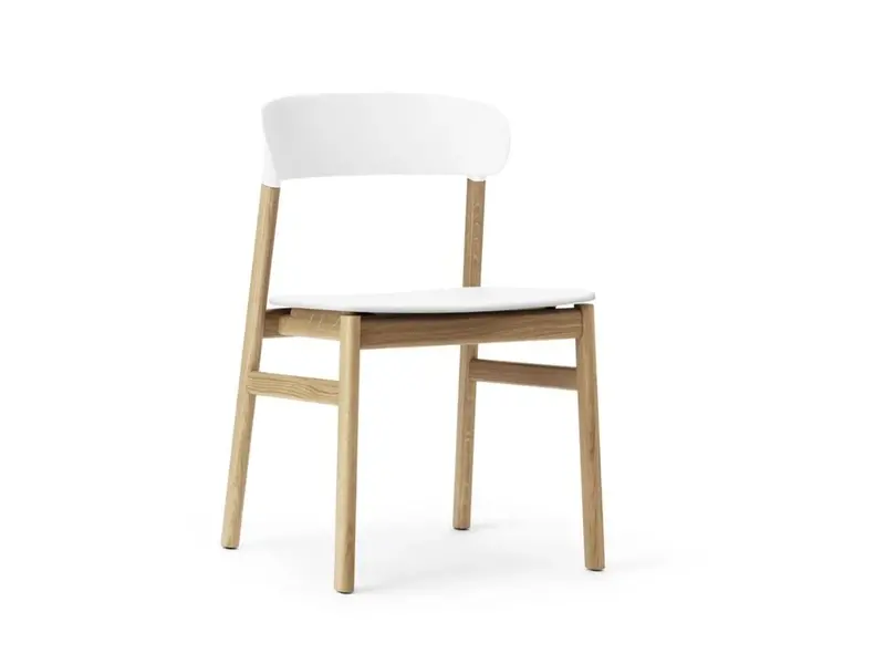 Herit chair met kunststof zitvlak en eikenhouten poten