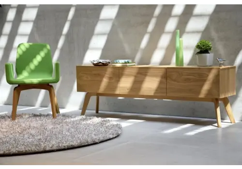 Jan Kurtz Dweller lage kast in eiken massief Dweller lage kast in eiken massief