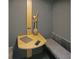 Akoestische Phonebooth  POD voor 2 of 4 man - inclusief zetels en tafel