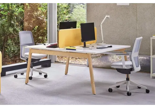 Îlot de bureau Ogi B avec pied en bois