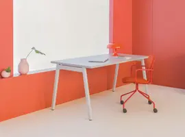 Ogi M bureau design