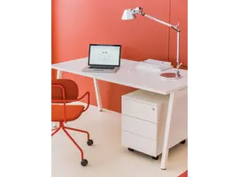 Ogi M bureau design