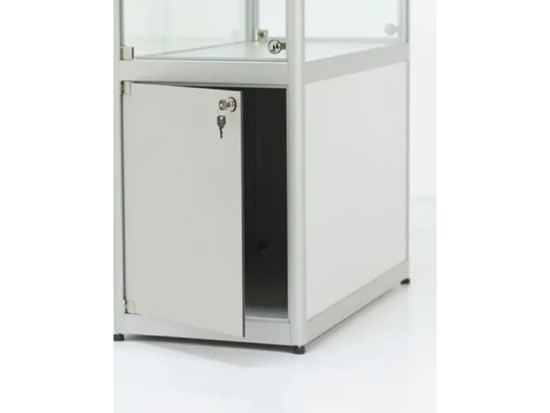 Vitrine Pictor avec spot L40 reposant sur une armoire verrouillable