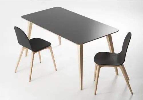 Bob table en hêtre teinté