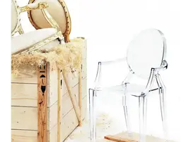 Louis Ghost chaise en transparent