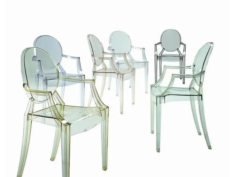 Louis Ghost chaise en transparent