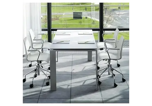 Four table de réunion