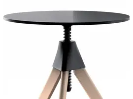 Topsy table en bois de hêtre