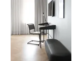 S33 chaise cantilever en cuir