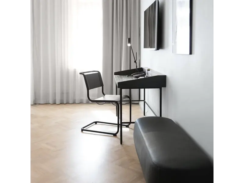 S33 chaise cantilever en cuir