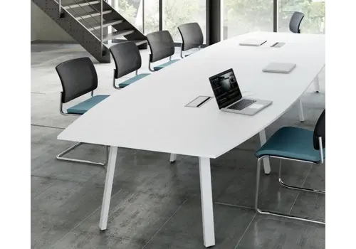 Ogi A vergadertafel