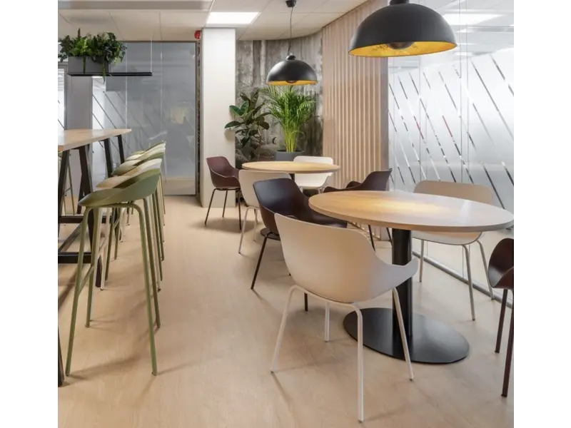 ST-Meeting ronde vergadertafel