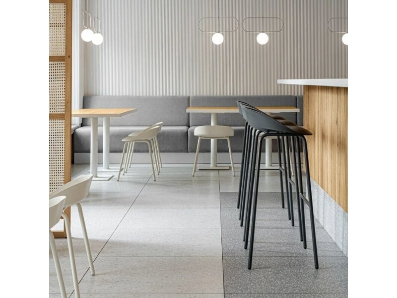 Tabouret MDD Team – Design durable de Dirk Winkel, alliant confort et style pour le bureau, l’hôtellerie et la maison | Brand New Office