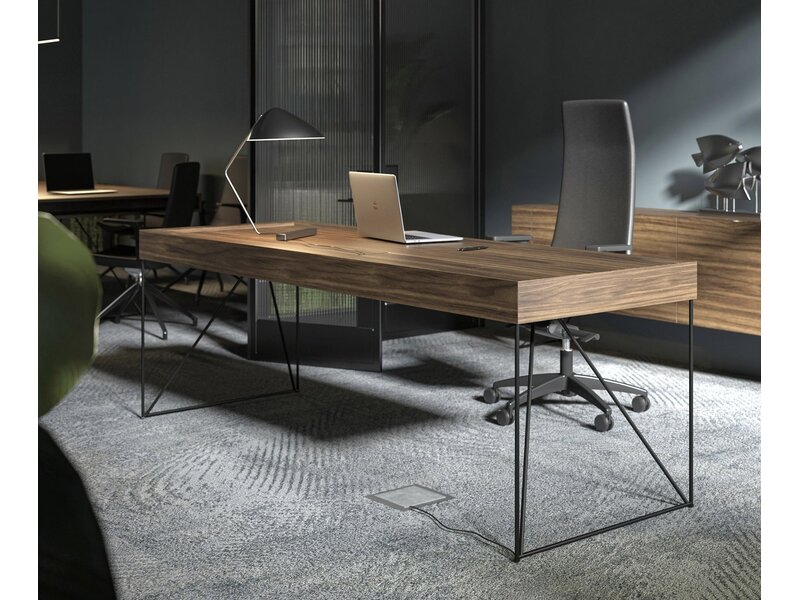 Narbutas Air executive bureau in fineerhout – Design directiebureau met geïntegreerd kabelbeheer en zwevend effect