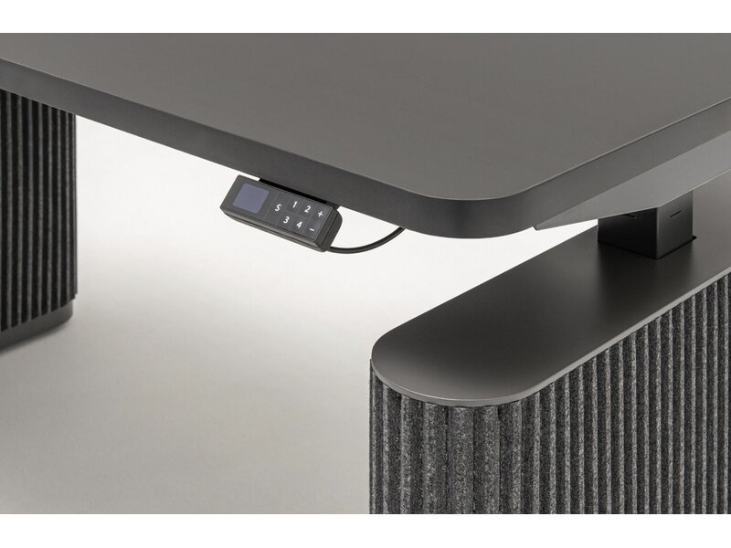 MDD Ogi Drive elektrisch verstelbaar bureau met PET-viltpanelen – ergonomisch, akoestisch en modern werkstation