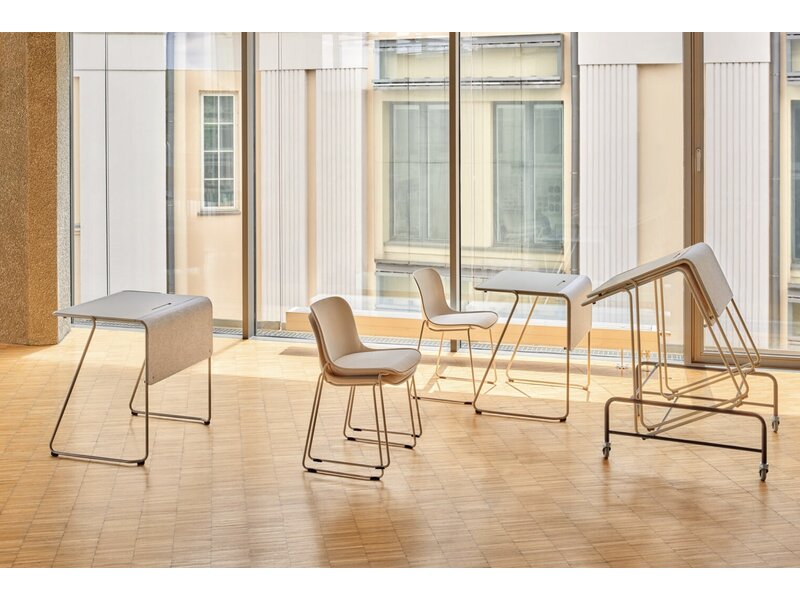 MDD Loop stapelbaar trainingsbureau met PET-vilt frontpaneel – flexibel bureau voor training en onderwijs