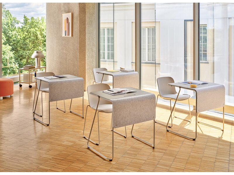 MDD Loop stapelbaar trainingsbureau met PET-vilt frontpaneel – flexibel bureau voor training en onderwijs