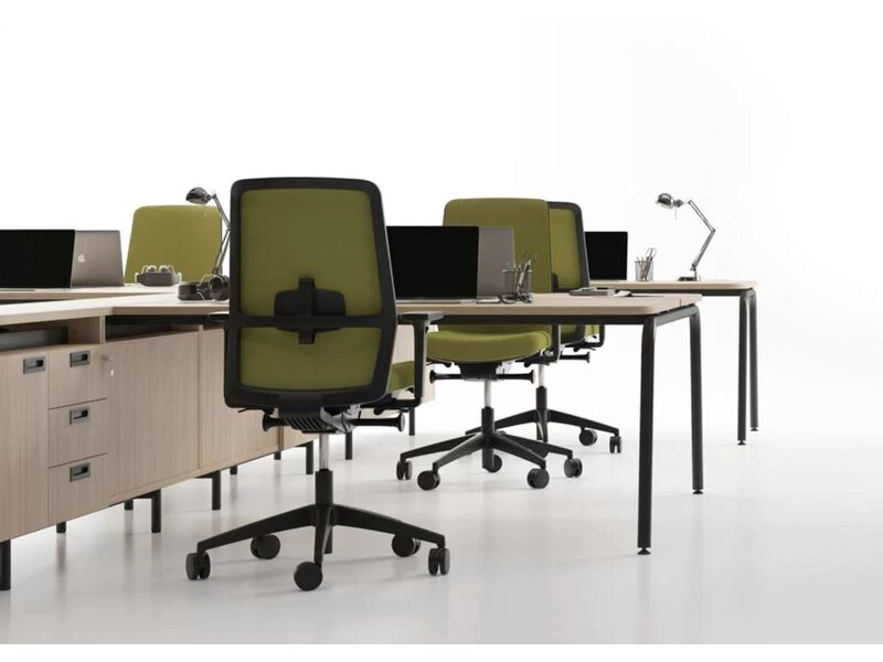 Narbutas Round L-bureau met vaste aanbouw – flexibel werkplekconcept voor moderne kantoren