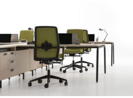 Narbutas Round L-bureau met vaste aanbouw – flexibel werkplekconcept voor moderne kantoren