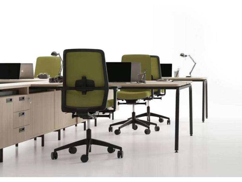 Narbutas Round L-bureau met vaste aanbouw – flexibel werkplekconcept voor moderne kantoren