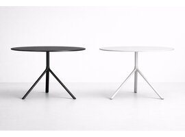 Plank Miura ronde opklapbare tafel in HPL FunderMax FH – design van Konstantin Grcic