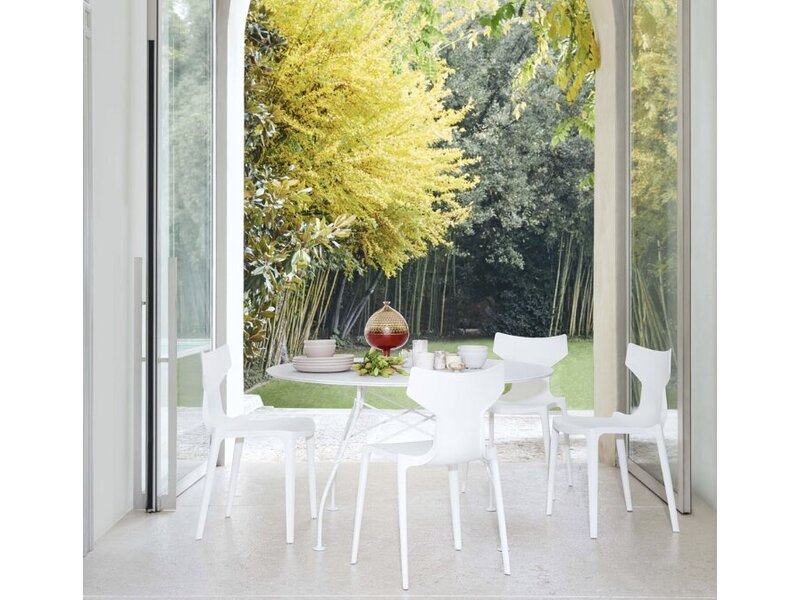 Kartell Re-Chair powered by Illy – chaise design empilable en matériau recyclé par Antonio Citterio
