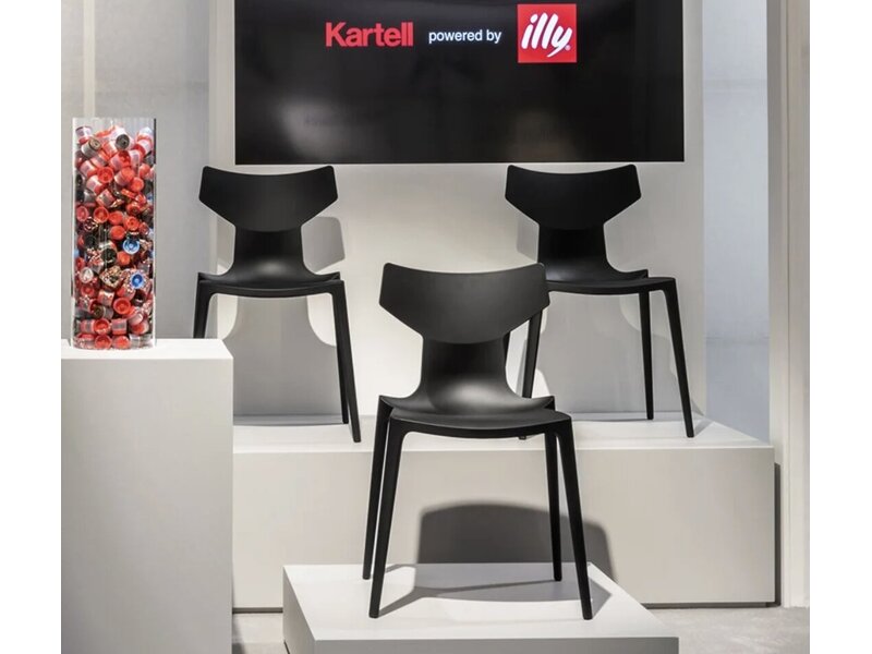 Kartell Re-Chair powered by Illy – chaise design empilable en matériau recyclé par Antonio Citterio