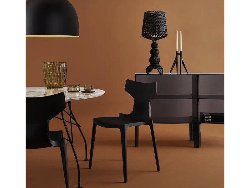 Kartell Re-Chair powered by Illy – chaise design empilable en matériau recyclé par Antonio Citterio