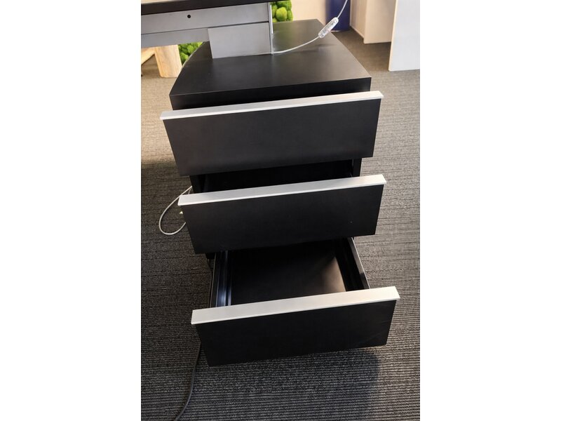 Ultom Modi hoekbureau met ladeblok – directiebureau design