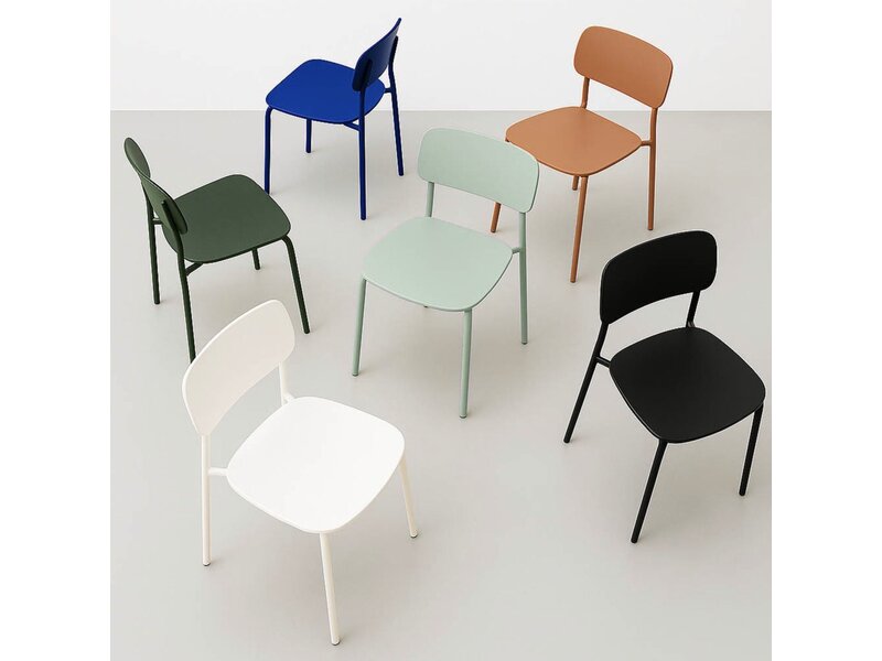 Kick collection KICK LIO eetkamerstoel – smalle kunststof stoel met retro design en metalen frame KICK LIO eetkamerstoel – smalle kunststof stoel met retro design en metalen frame