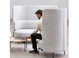 Softline Softline JOE Sofa High Back – compacte 2-zits sofa met hoge rug voor privacy en loungecomfort Softline JOE Sofa High Back – compacte 2-zits sofa met hoge rug voor privacy en loungecomfort