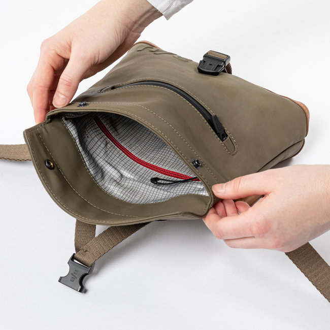 Aunts & Uncles Heuptas/Crossbody 'Tsu' Fallen Rock