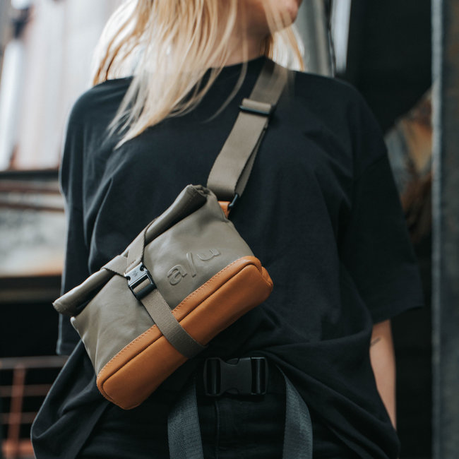 Aunts & Uncles Heuptas/Crossbody 'Tsu' Fallen Rock