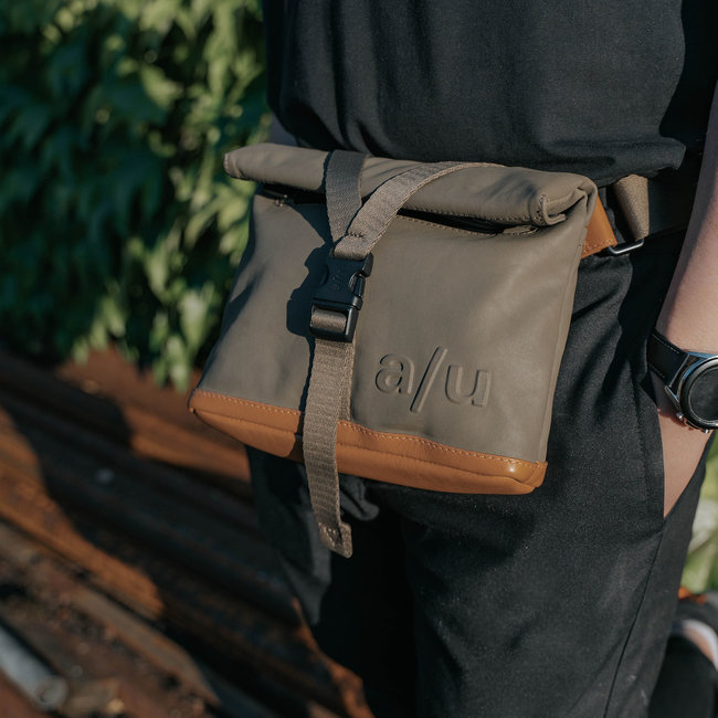 Aunts & Uncles Heuptas/Crossbody 'Tsu' Fallen Rock