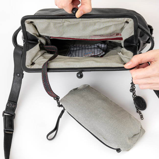 Aunts & Uncles 'Mrs. Tea Cake' - Black smoke - 40325-0