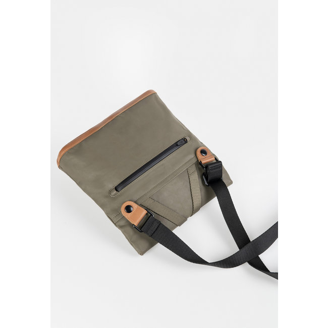 Aunts & Uncles Crossbody 'Yao' Fallen Rock