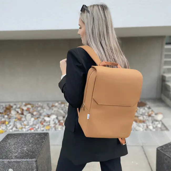 Cluse  Nuitée Backpack, Camel - Gold