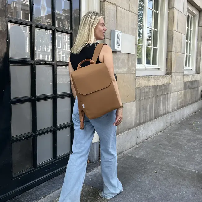 Cluse  Nuitée Backpack, Camel - Gold