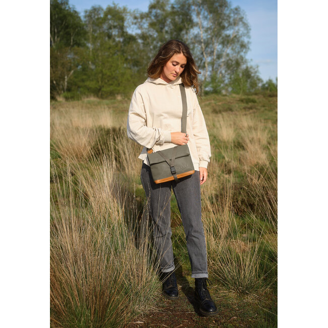 Aunts & Uncles Crossbody 'Yao' Fallen Rock