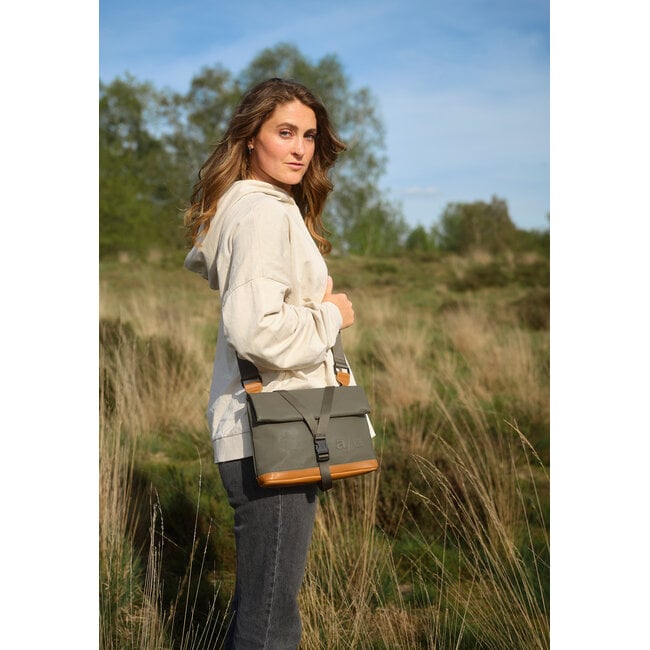 Aunts & Uncles Crossbody 'Yao' Fallen Rock