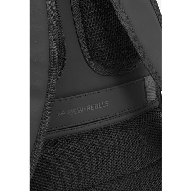 New Rebels William-Milwaukee Handel Backpack 15 Inch - Black