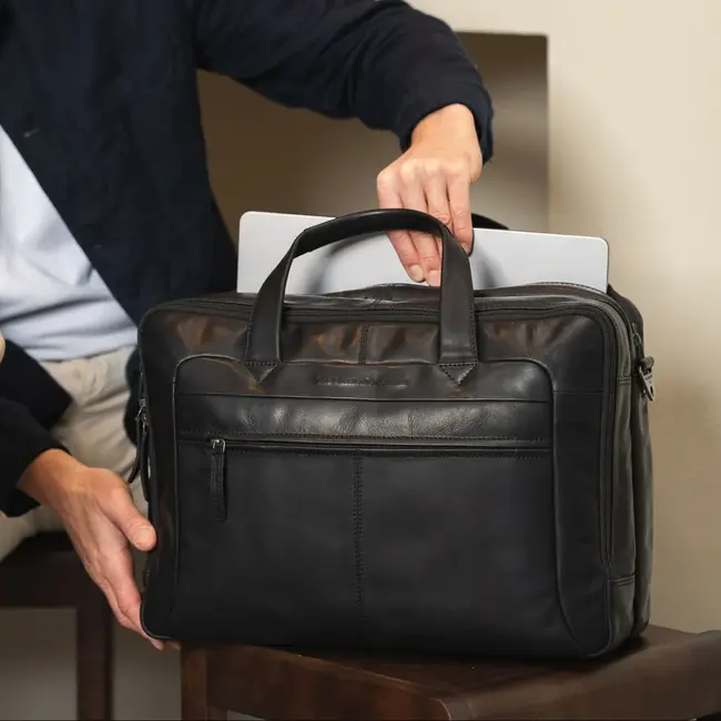 The Chesterfield Brand Laptoptas 'Ryan' 17 inch Zwart