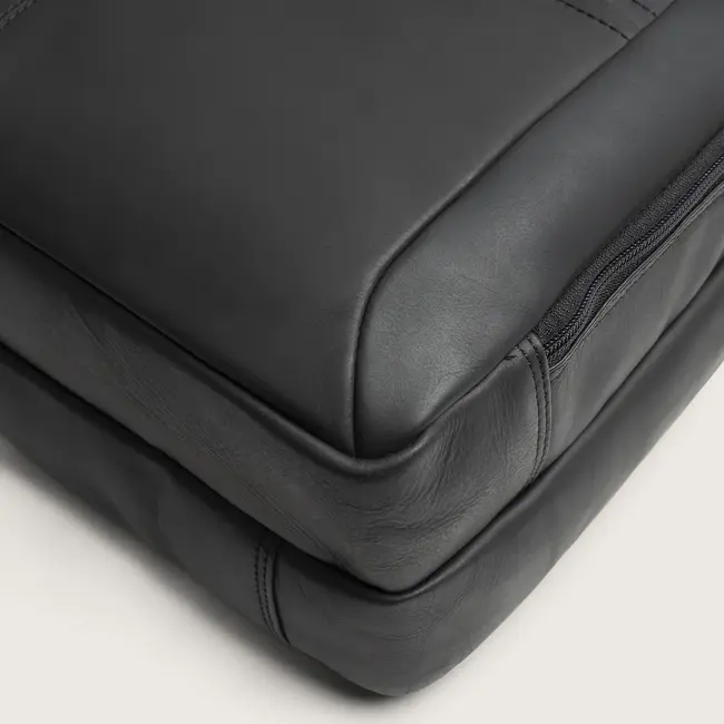 The Chesterfield Brand Laptoptas 'Ryan' 17 inch Zwart