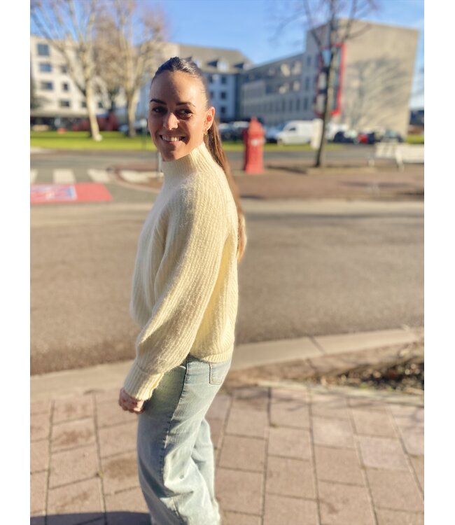 LOW COLLAR KNIT BUTTER YELLOW ONE SIZE