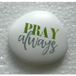 Siersteen 2 ong. 100 gr. en 6x7x2 cm. Met de tekst: Pray always