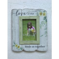 MDF fotolijst 23x28x1,8 cm, ong. 460 gr, formaat foto: plm. 10x15 cm; motief 1. Met de tekst: Love i